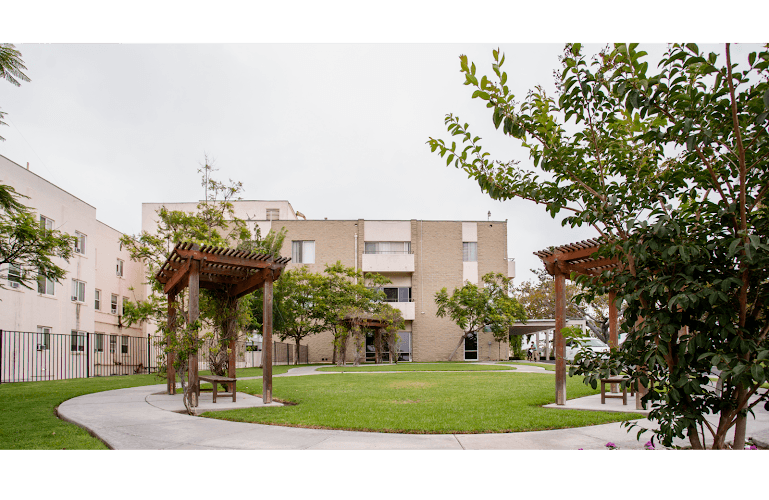 PARADISE VALLEY MANOR