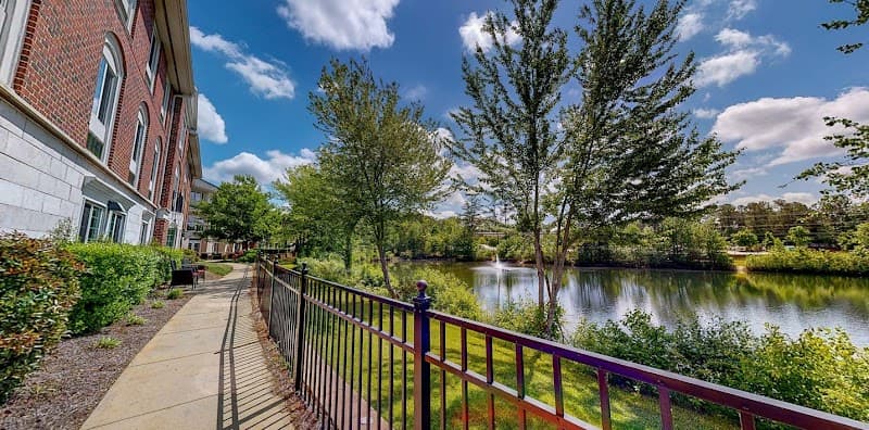 GEORGIAN LAKESIDE, THE