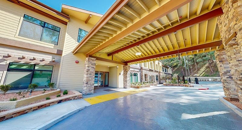 PENINSULA POINTE BY COGIR