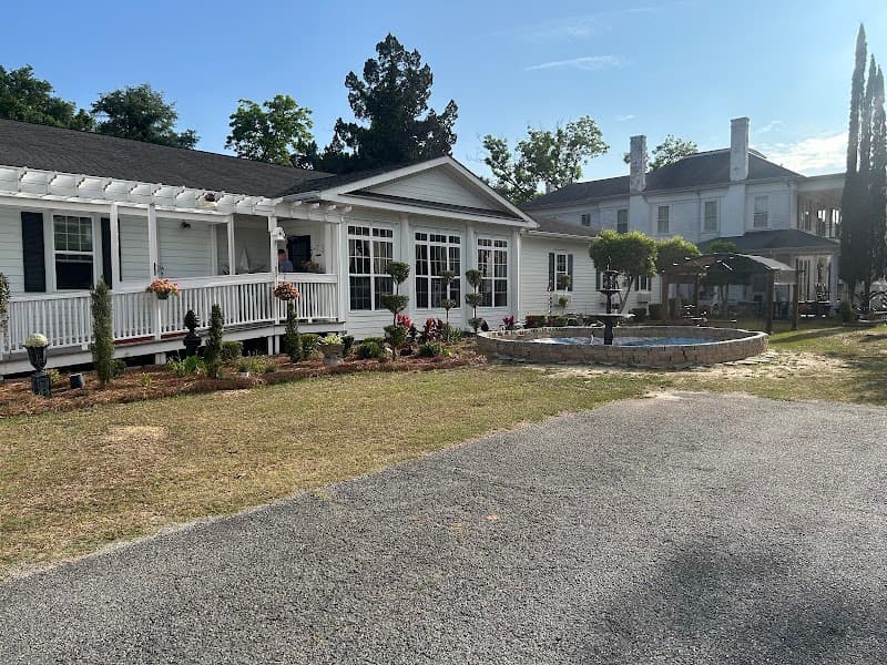 GOLDEN APPLE CARRIAGE HOUSE, THE