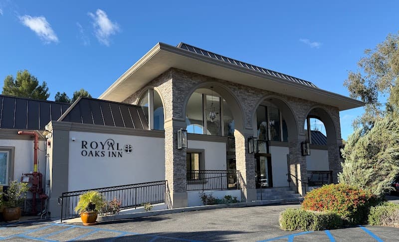 ROYAL OAKS INN