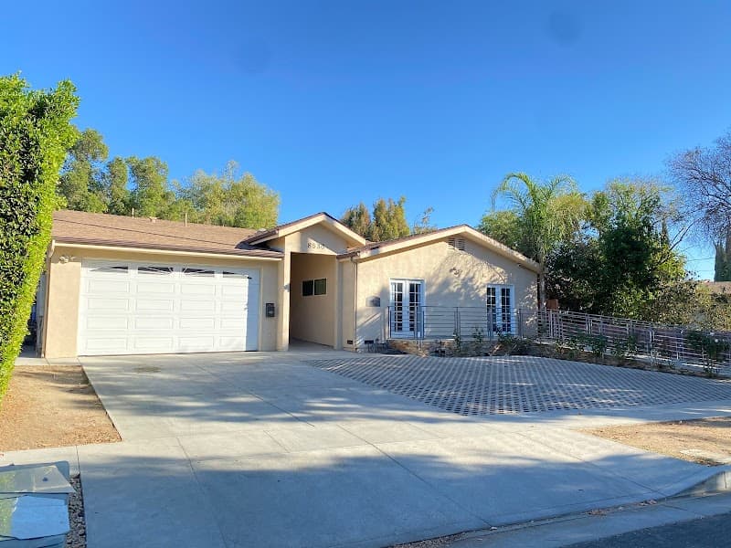 SAINT LEO'S HELPING HANDS