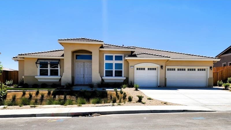 GOLDEN LUXE RESIDENCES - OAKLEY