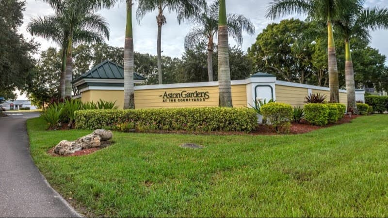 INN AT THE COURTYARDS (THE)