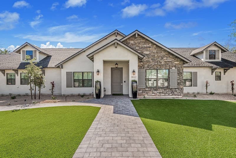 PARADISE LIVING CENTERS CAMELBACK LLC