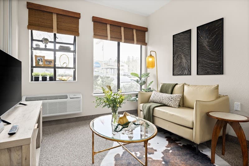 CHATEAU PLEASANT HILL