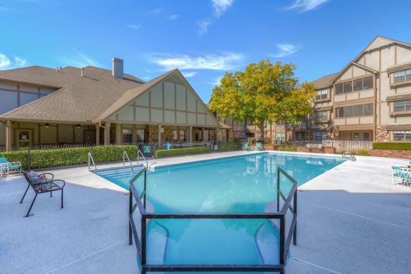 COUNTRY CLUB AT WOODLAND HILLS