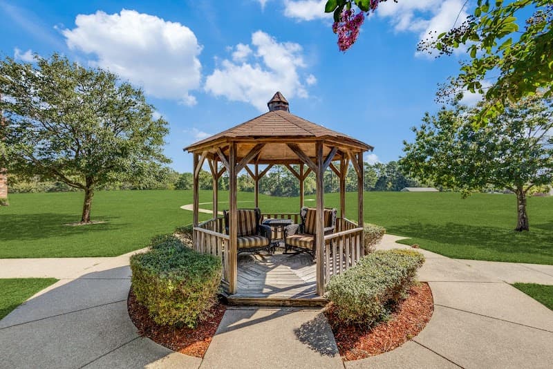 THE HAMPTONS SENIOR LIVING