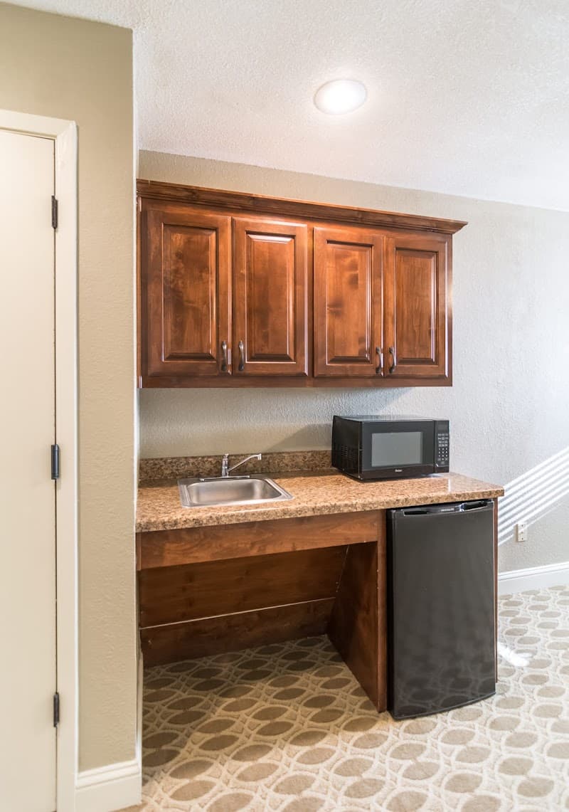 THE RETREAT AT KENWOOD, INC