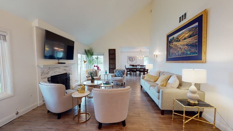 TRADITIONS AT STACEY LEE