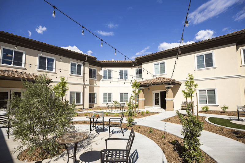 POINTE AT SUMMIT HILLS, THE