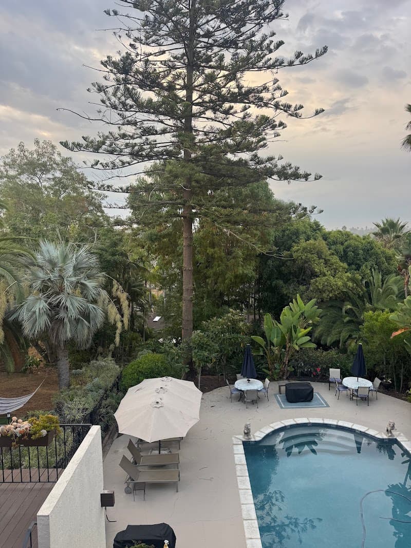 QUEEN'S MANOR HOME CARE